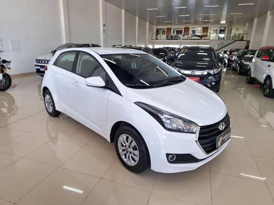 HYUNDAI HB20 1.0 COMFORT 12V FLEX 4P MANUAL HYUNDAI HB20 1.0 COMFORT 12V FLEX 4P MANUAL